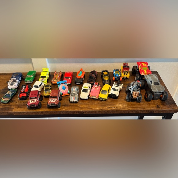 Hot Wheels Other - Lot of Hot Wheels matchbox and unbranded cars / lot of 25